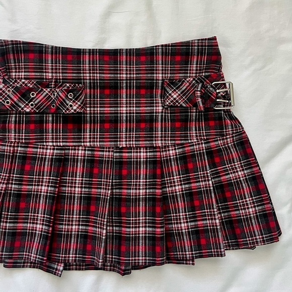 Y2K No Boundaries Plaid Pleated Mini Skirt - Picture 8 of 10